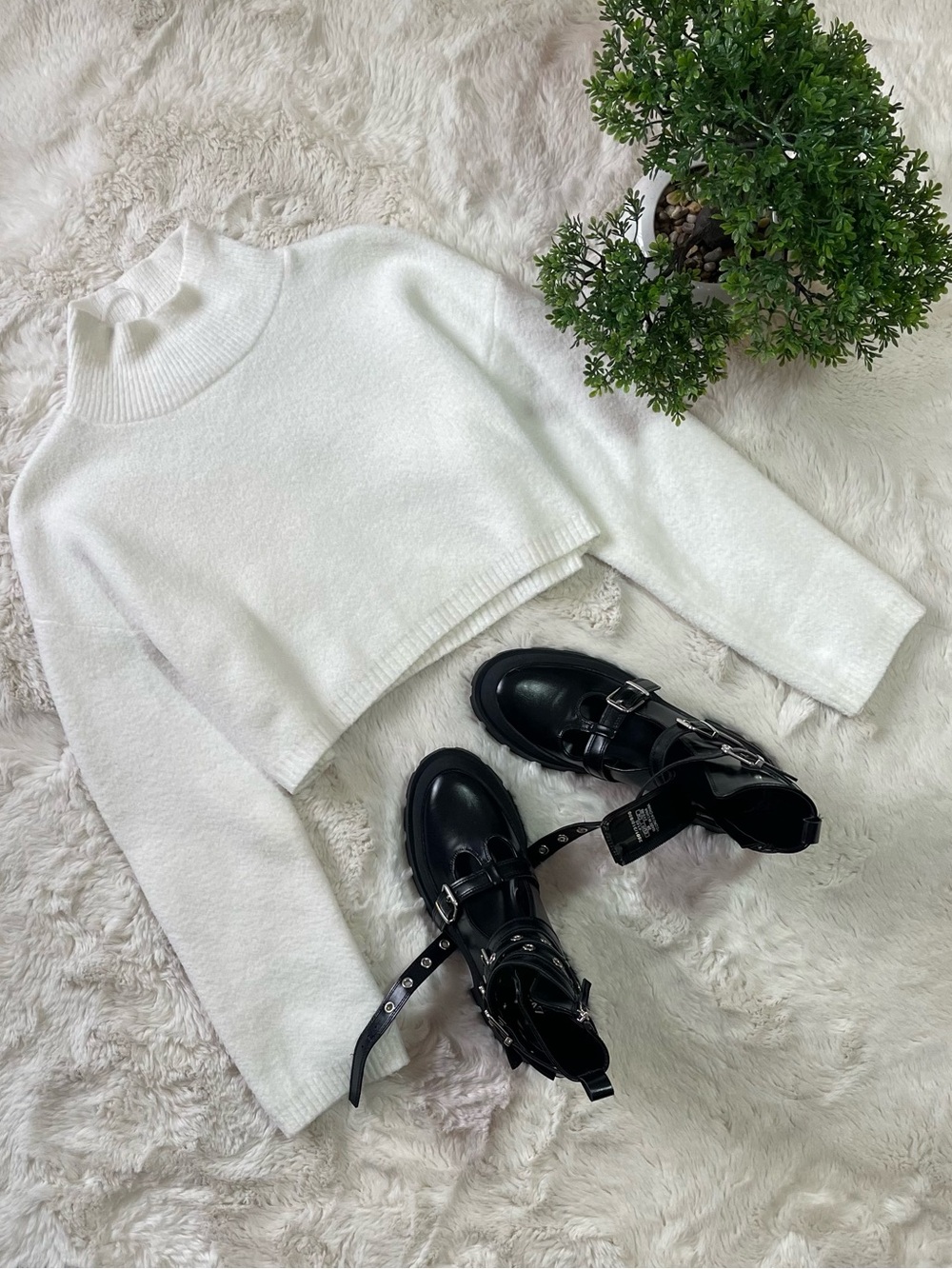 Zara White Fuzzy Mock Neck Cropped Knit Sweater Size M Soft Warm Cozy Pullover